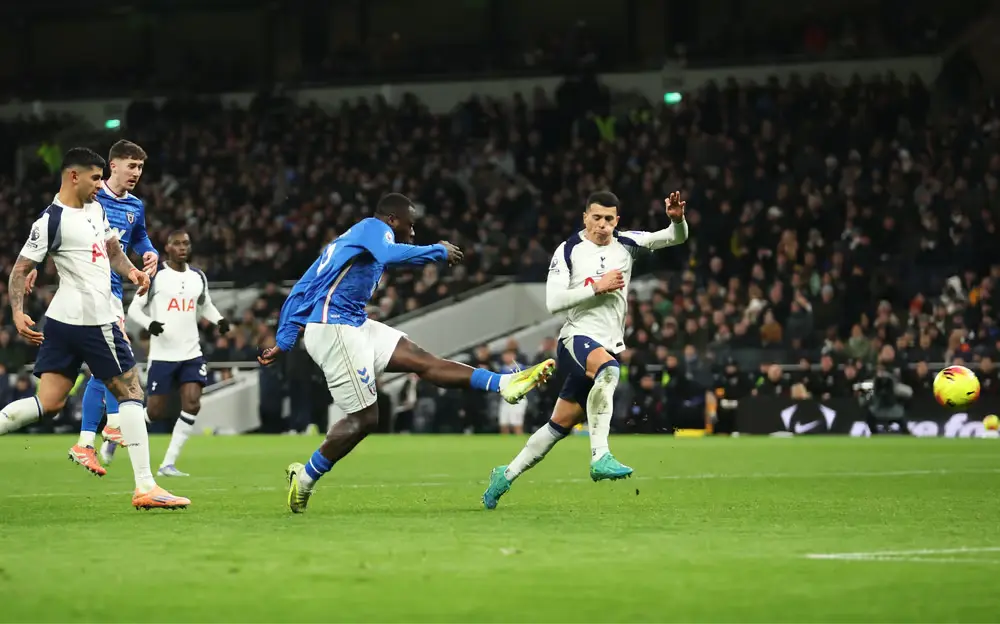 วิเคราะห์บอลวันนี้ ซันเดอร์แลนด์ พบ สเปอร์ส พรีเมียร์ลีก แมวซ่าลุ้นแต้มรับไก่เดือยทองฟอร์มฝืด